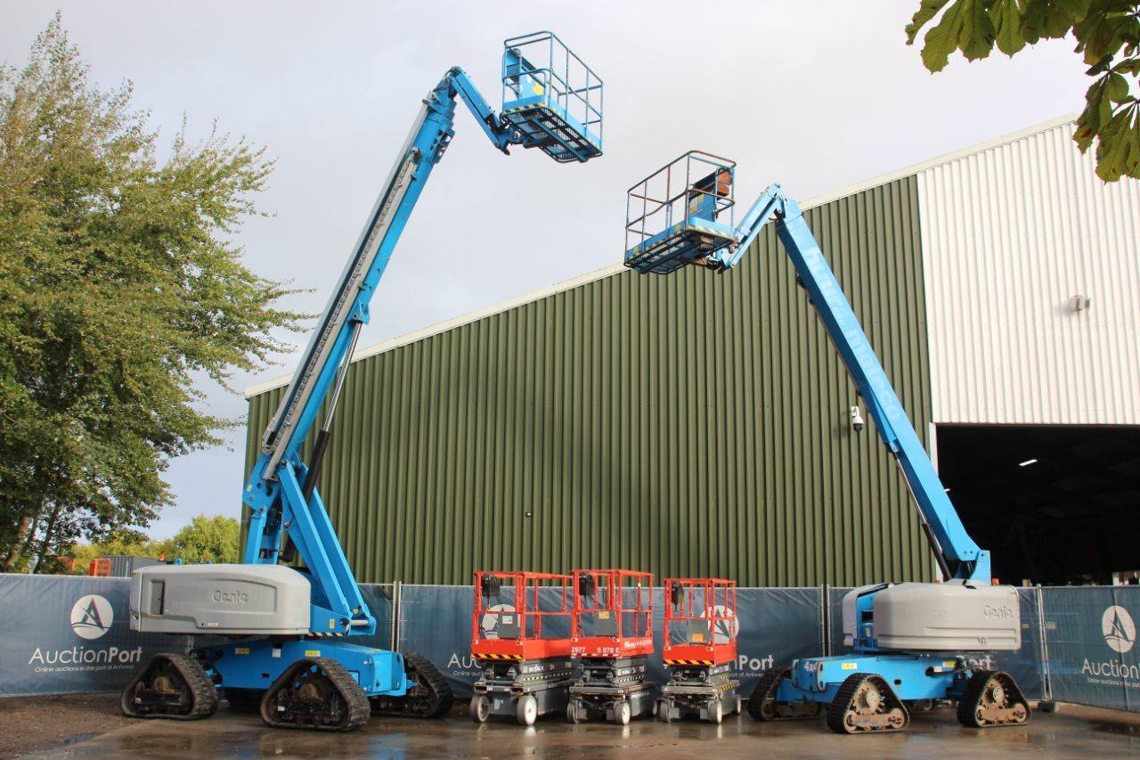 Aerial work platforms - Forklifts - Dumpers - Trailers - Sliding gates
