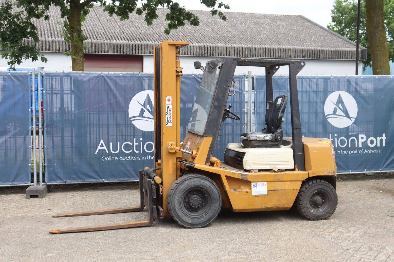 Forklift Toyota 02-4FD25 Diesel 2500kg 3.5m 1994