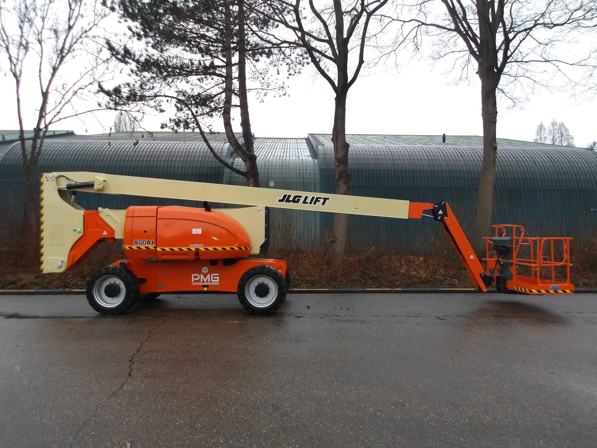JLG 800AJ 24.38m Diesel Articulated Boom Lift 2013