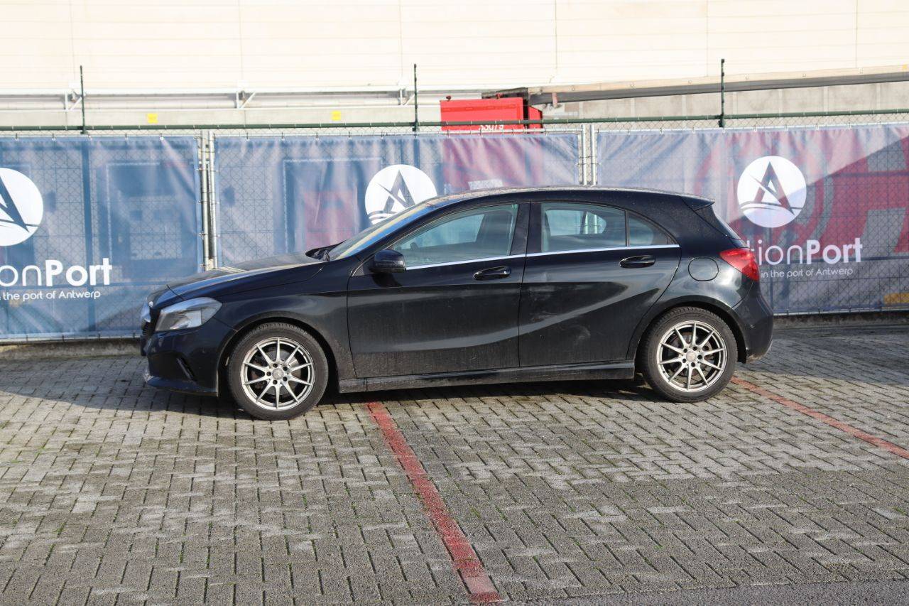 Passenger car Mercedes-Benz A180 Petrol 122 hp 2015 (Margin)