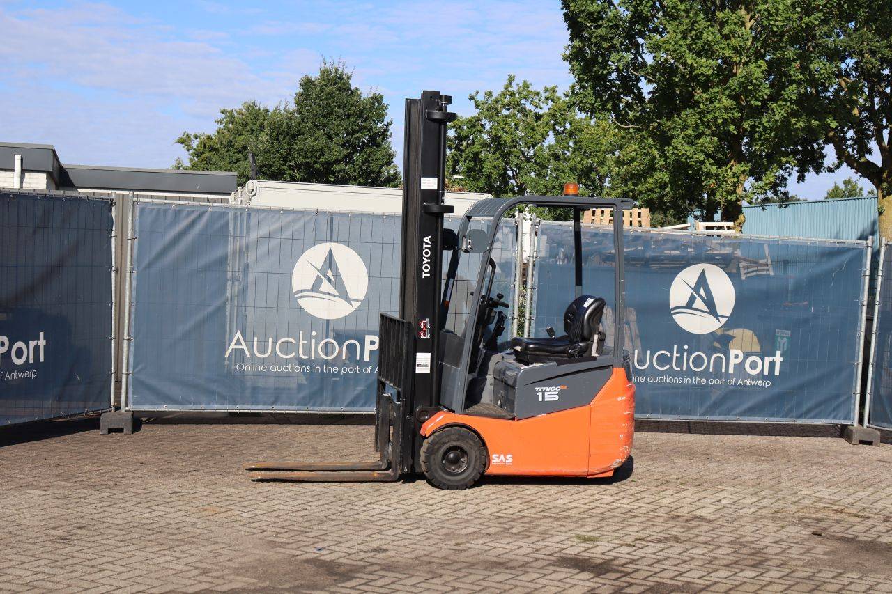 Carrello elevatore elettrico Toyota 7FBEST15, portata 1500 kg, altezza di sollevamento 4,5 m, anno 2016.