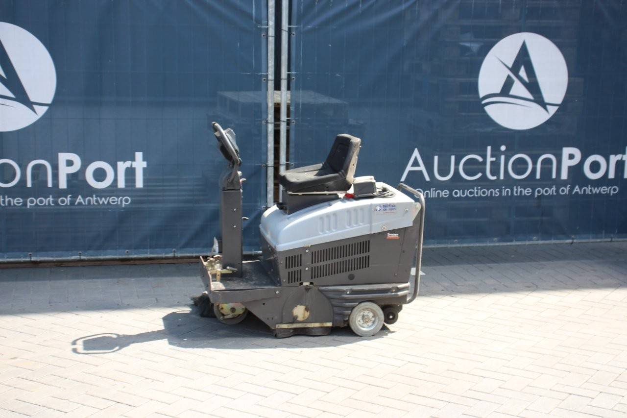 Sweeper Nilfisk SR 1005 B Electric