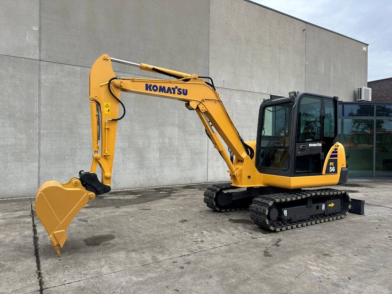 Escavadeira média Komatsu PC56-7 Diesel 2016