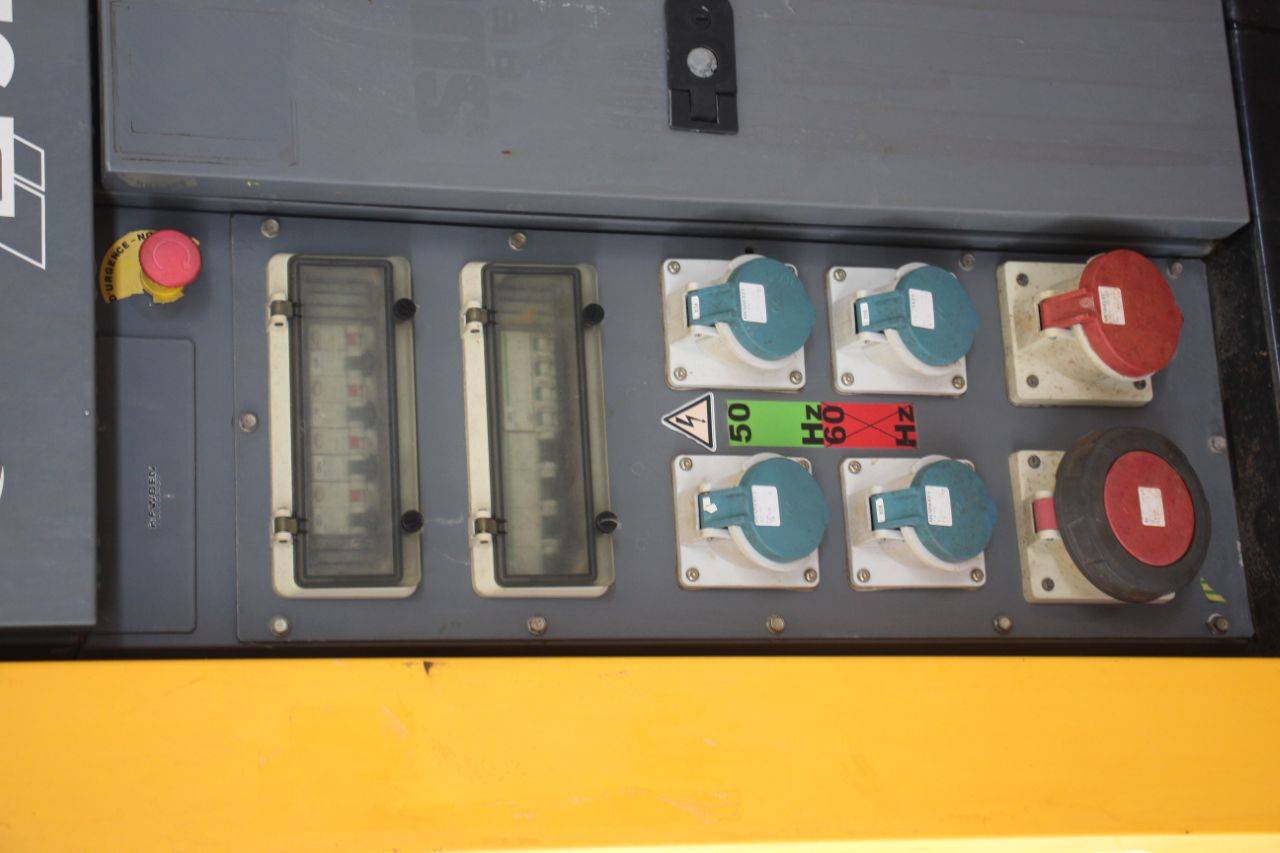 Generator SDMO R110C3 Diesel 2015 100kVA op Aanhangwagen veili...