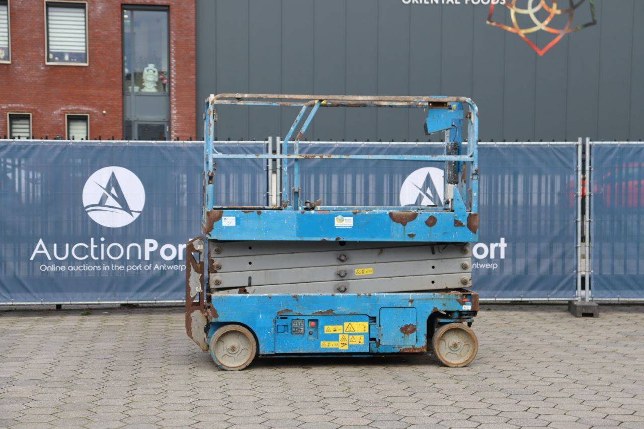 Scissor lift Genie GS-2646 Electric 9.92m 2013