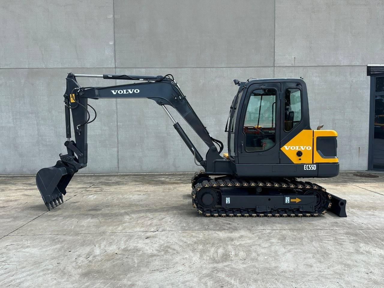 Excavators - Construction Machinery - Generators - Equipment