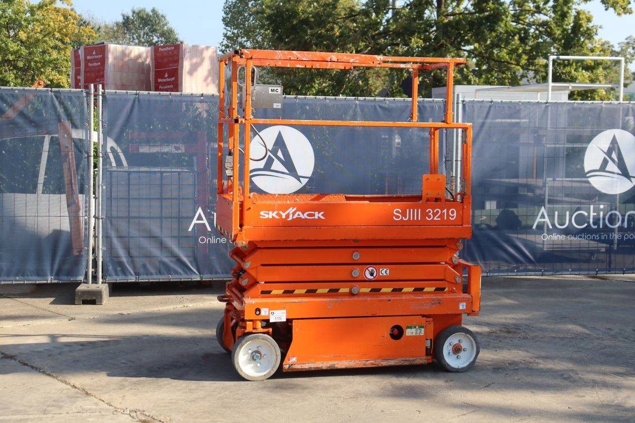 Piattaforma aerea elettrica a forbice Skyjack SJ III 3219, anno 2015