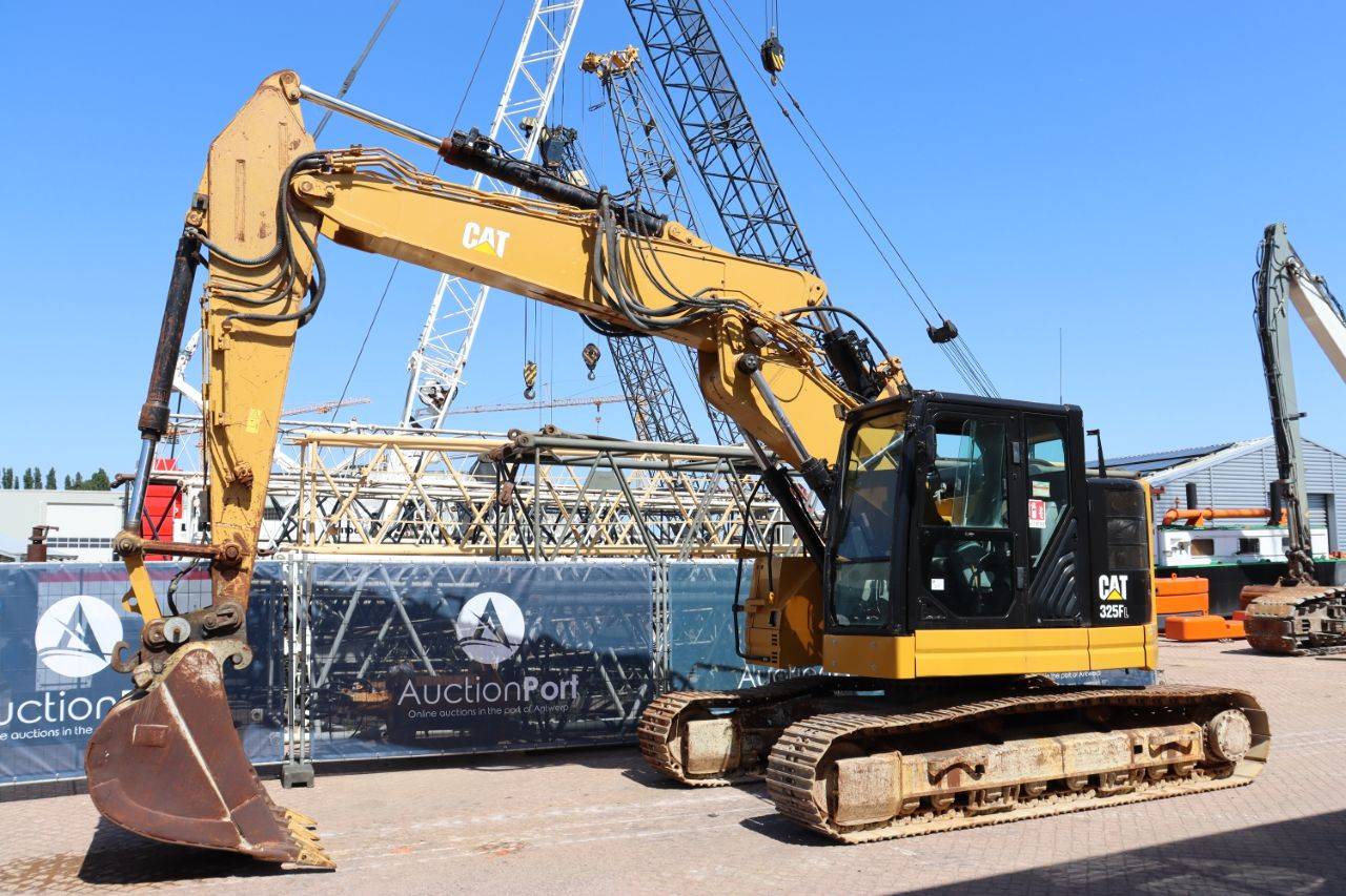 Crawler excavator Caterpillar 325FL Diesel