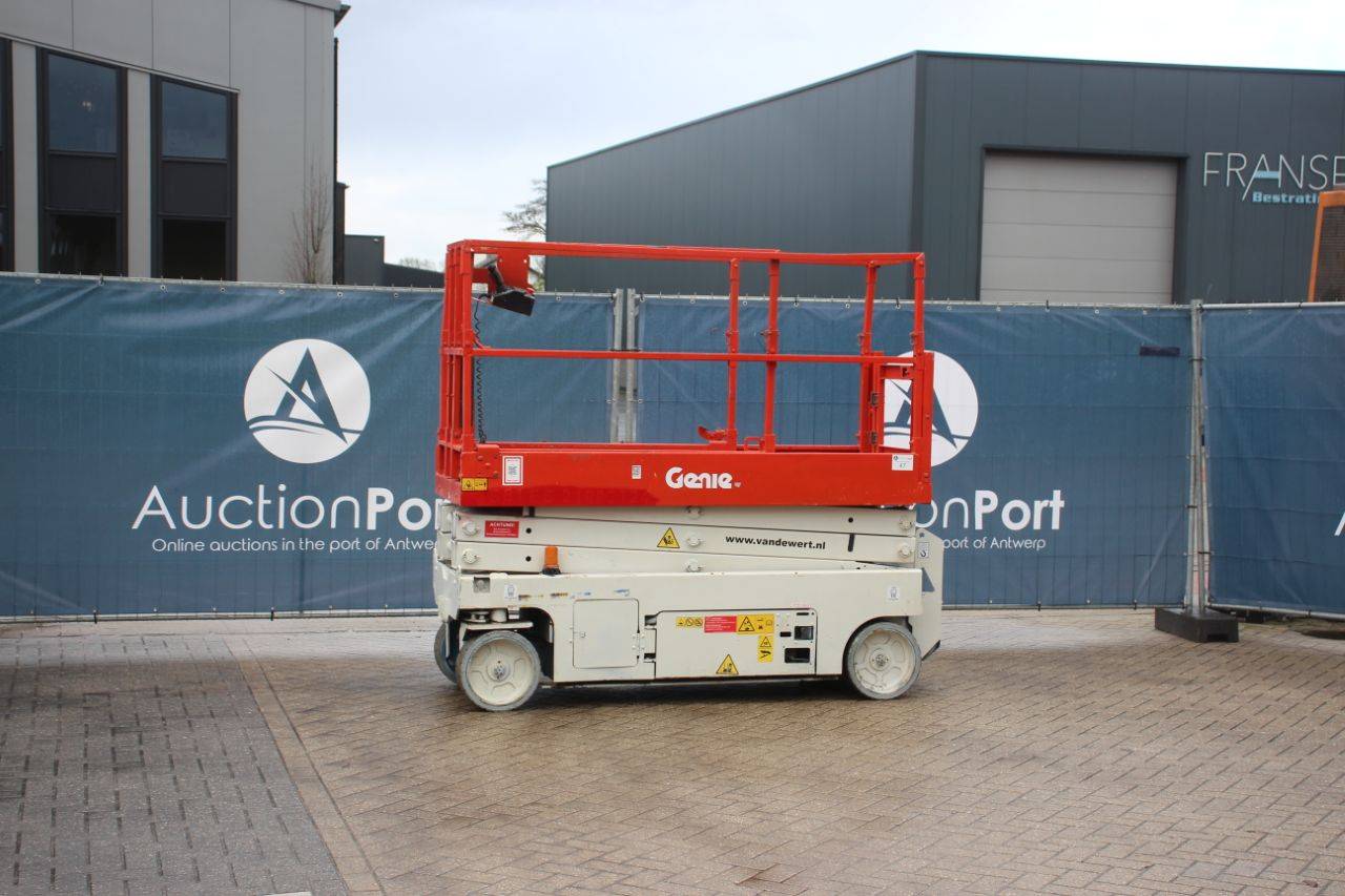 Scissor lift Genie GS-2032 Electric 8.1m 2013