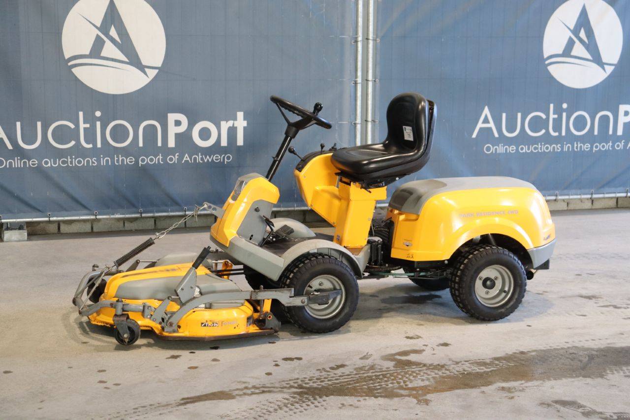 Stiga Park Residence 4WD Petrol Riding Mower 2013