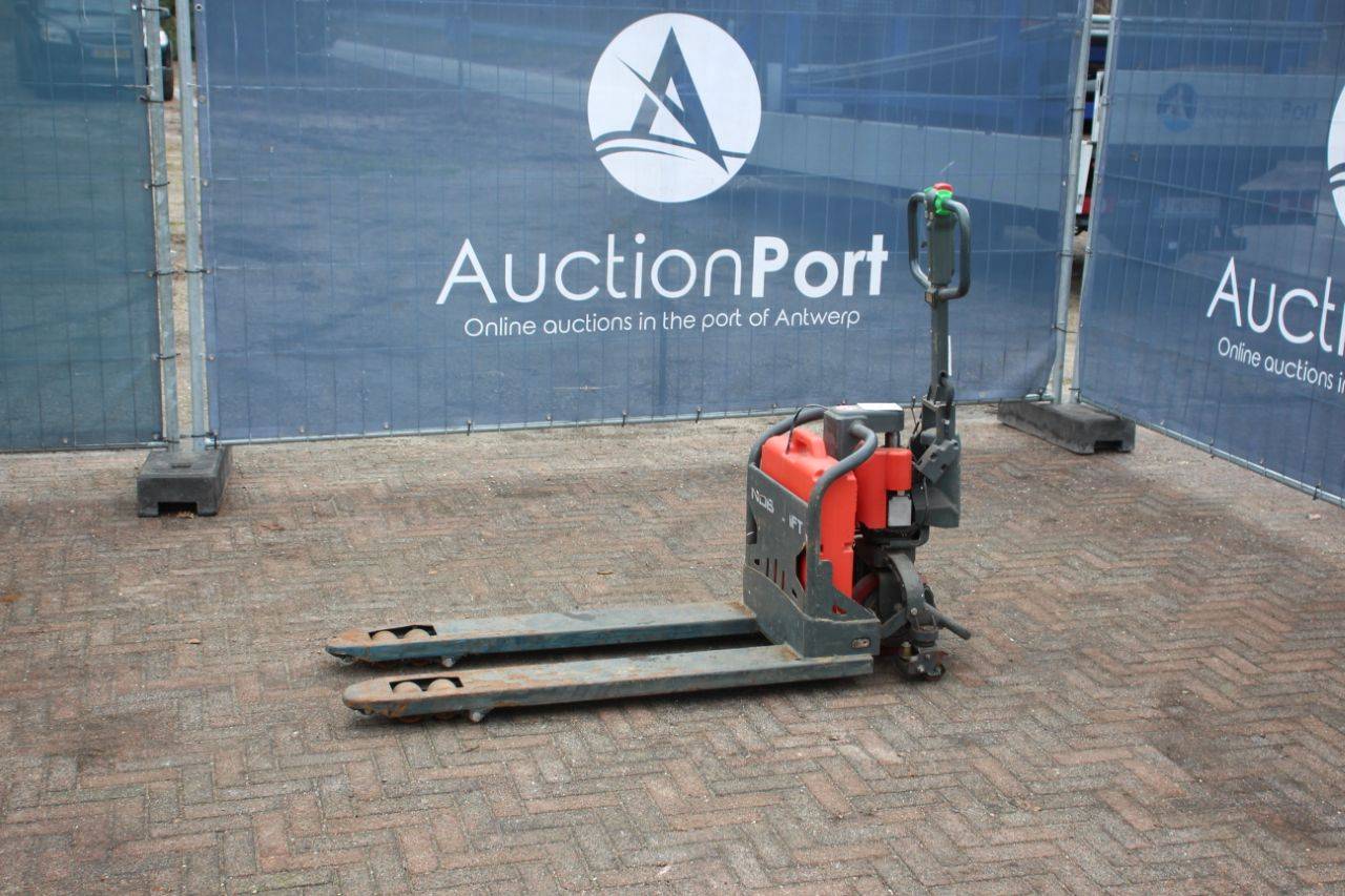 Electric pallet truck