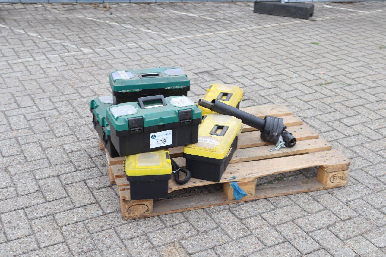 Batch of tool cases