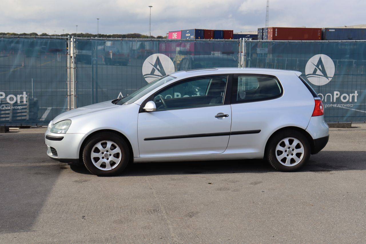 Passenger car Volkswagen Golf Petrol 75hp 2004 (Margin)