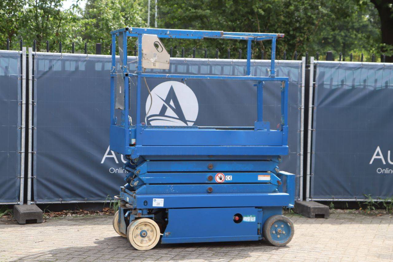 Scissor lift Skyjack SJ III 3219 Electric 7.8m 2015