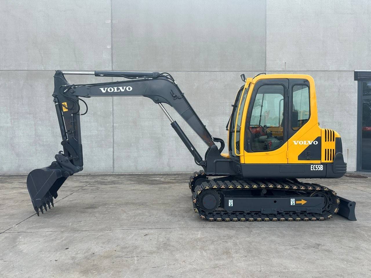 Excavators - Construction Machinery - Generators - Equipment