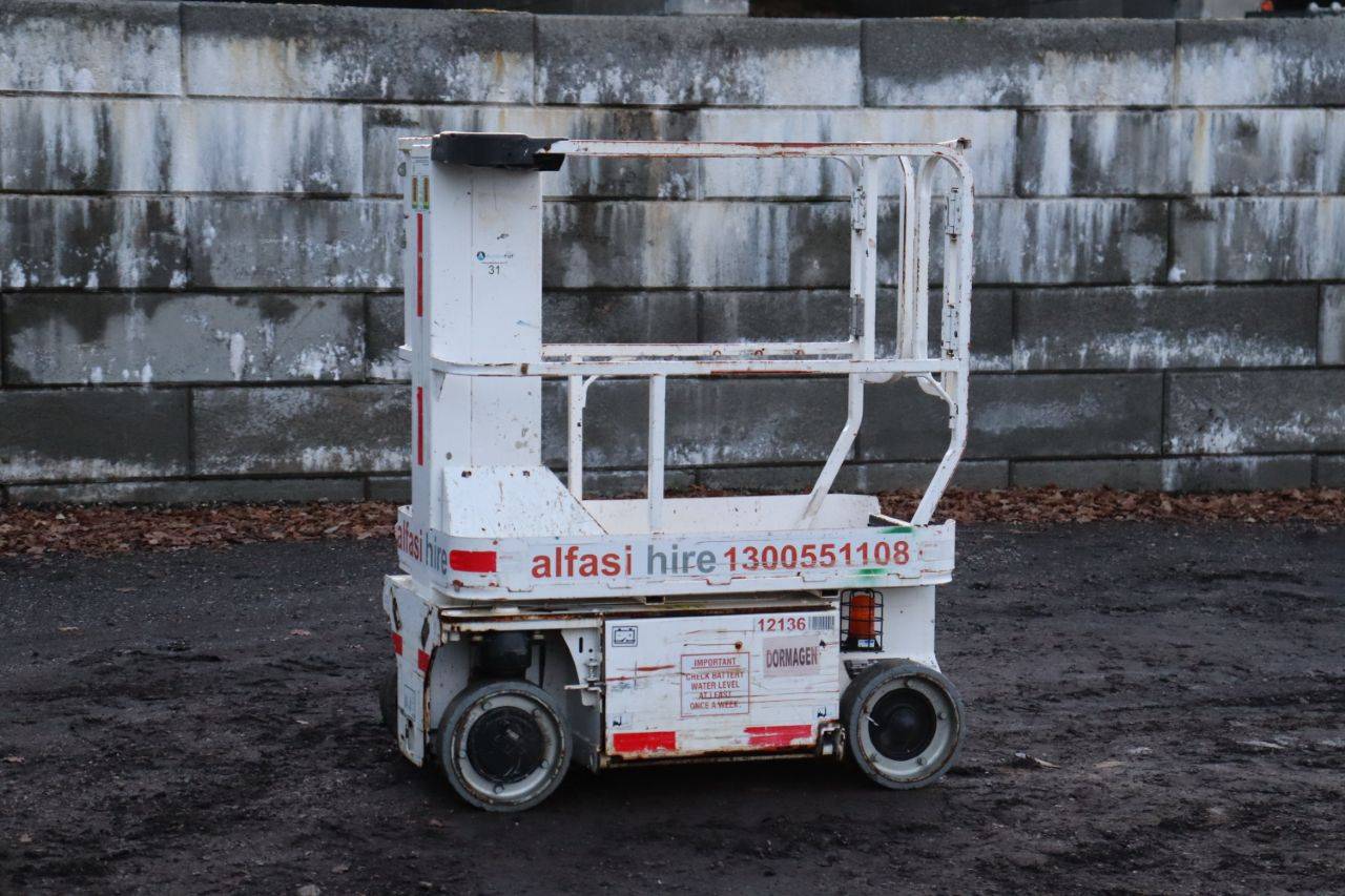 JLG 1230ES Electric Mast Lift 5.66m 2014