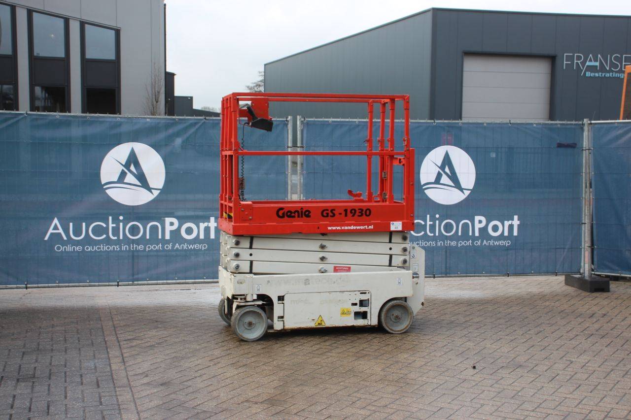 Scissor Lift Genie GS-1932 Electric 7.79m 2013