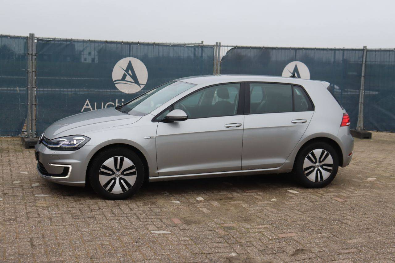 Passenger car Volkswagen e-Golf Electric 136 hp 2017