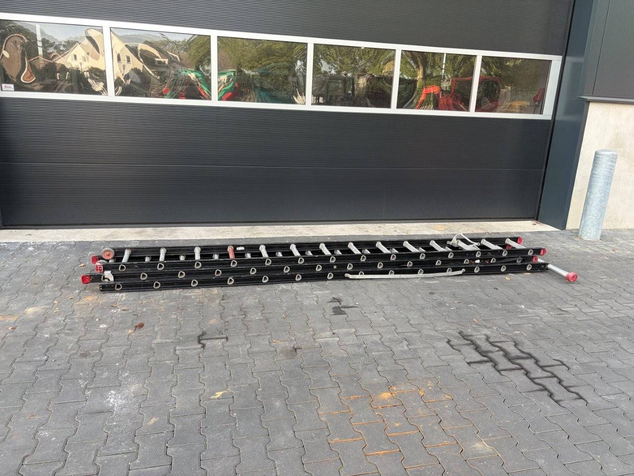 Driedelige uitschuifladder