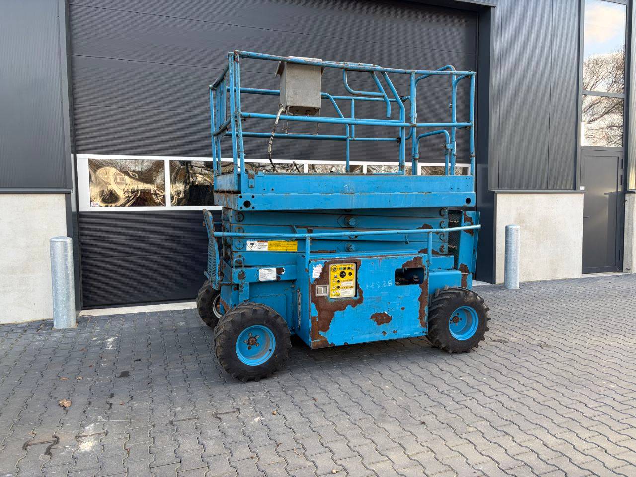 Scissor lift Upright 66919-001 Diesel 14.1m 2000