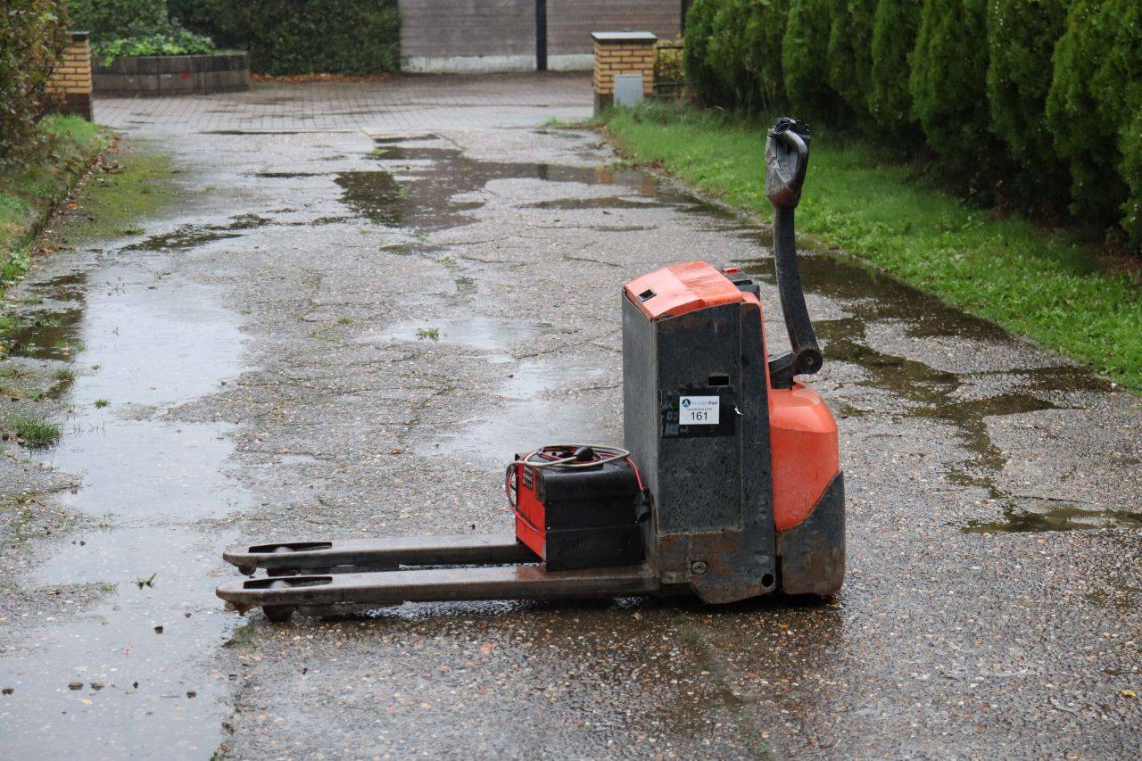 Transpallet elettrico BT LWE160 da 1600 kg, anno 2011