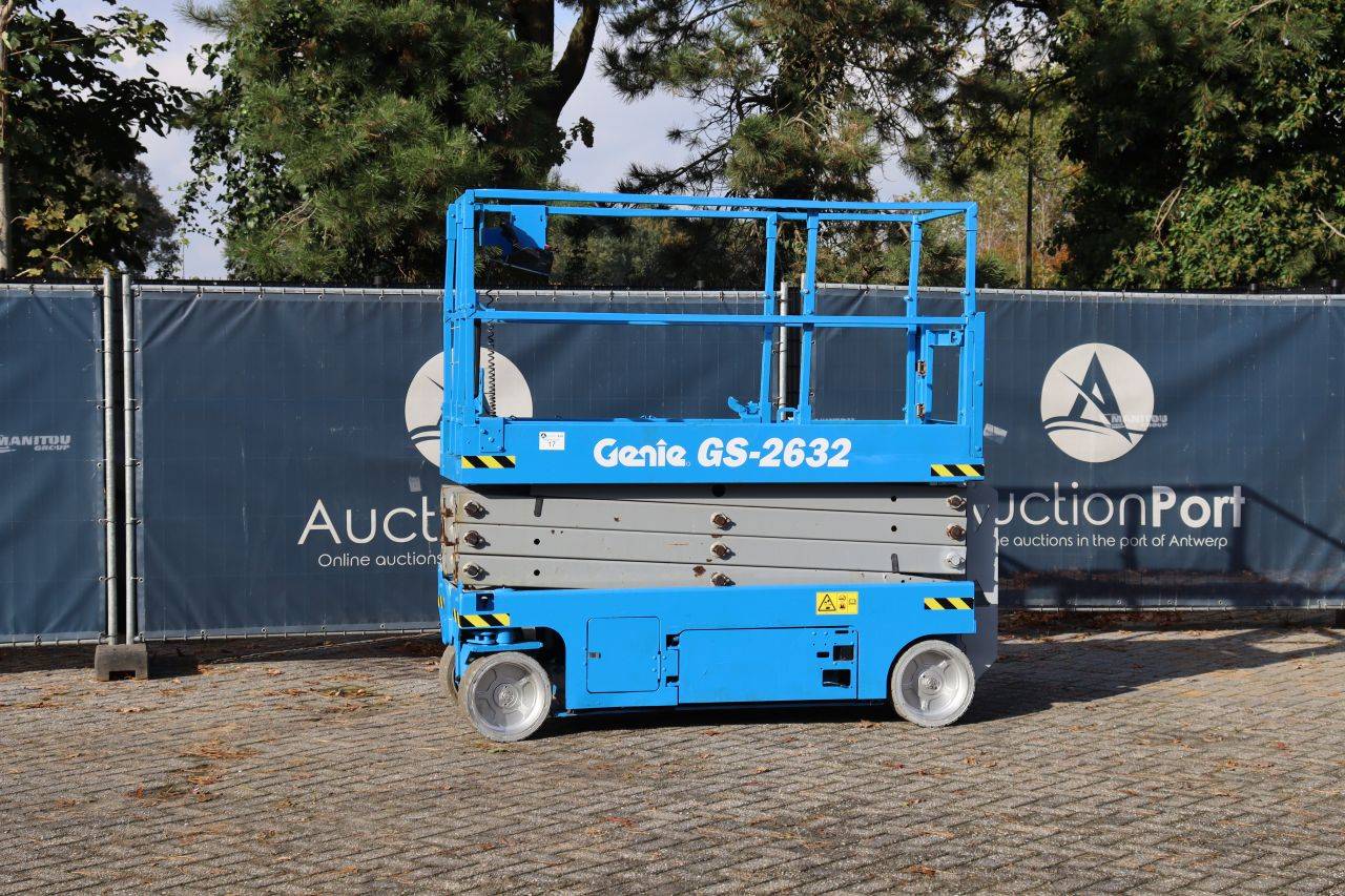 Plataforma elevatória elétrica tipo tesoura Genie GS-2632