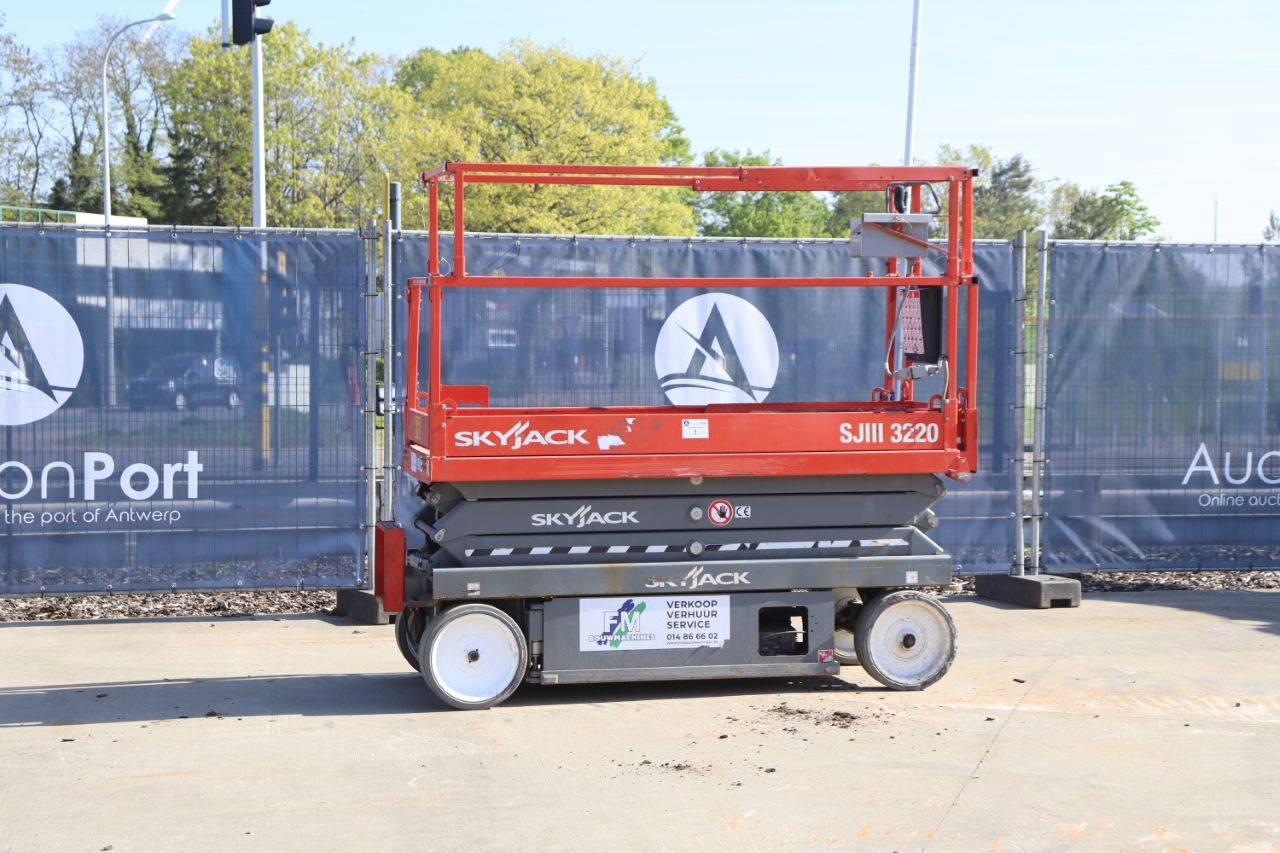 Skyjack SJ-III3220 Electric Scissor Lift 8.1m 2018