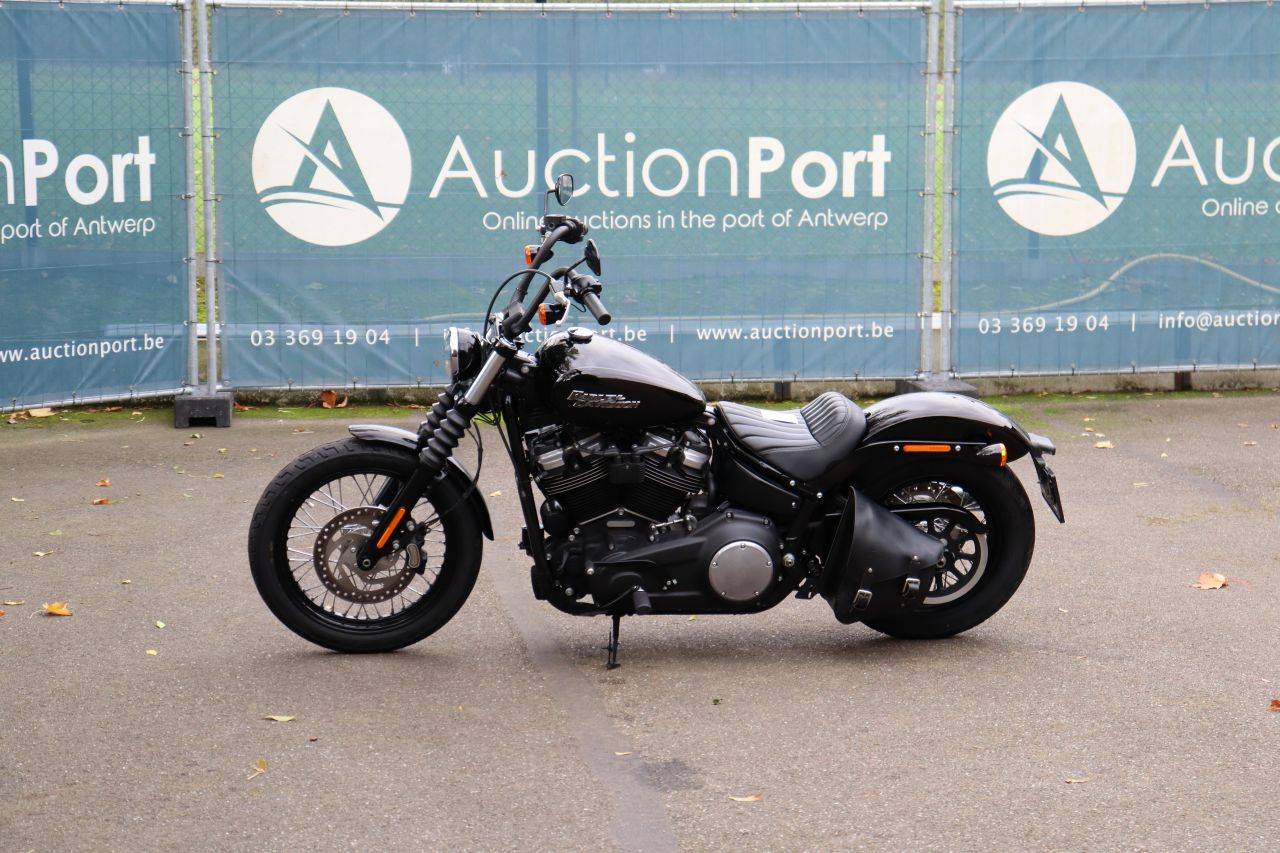 Motorrad Harley-Davidson FXBB STREET BOB Benzin 2018 (Margin)