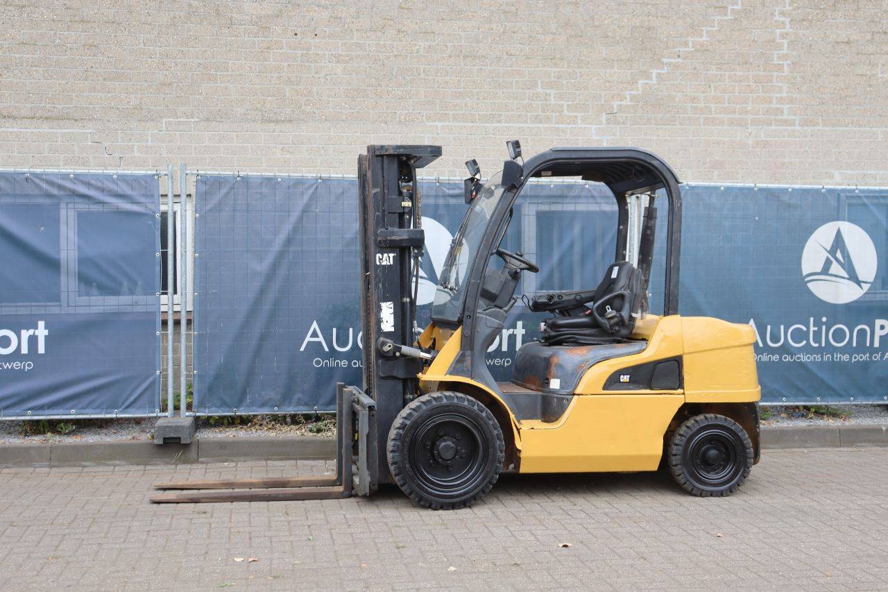 Forklift Caterpillar DP30N Diesel 3000kg 4.7m 2005