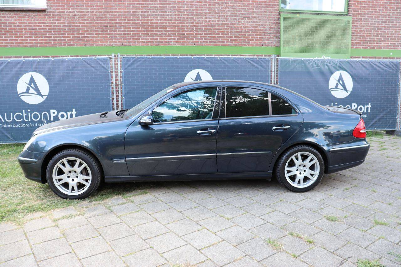 Passenger car Mercedes-Benz E320 Petrol 225 hp 2003