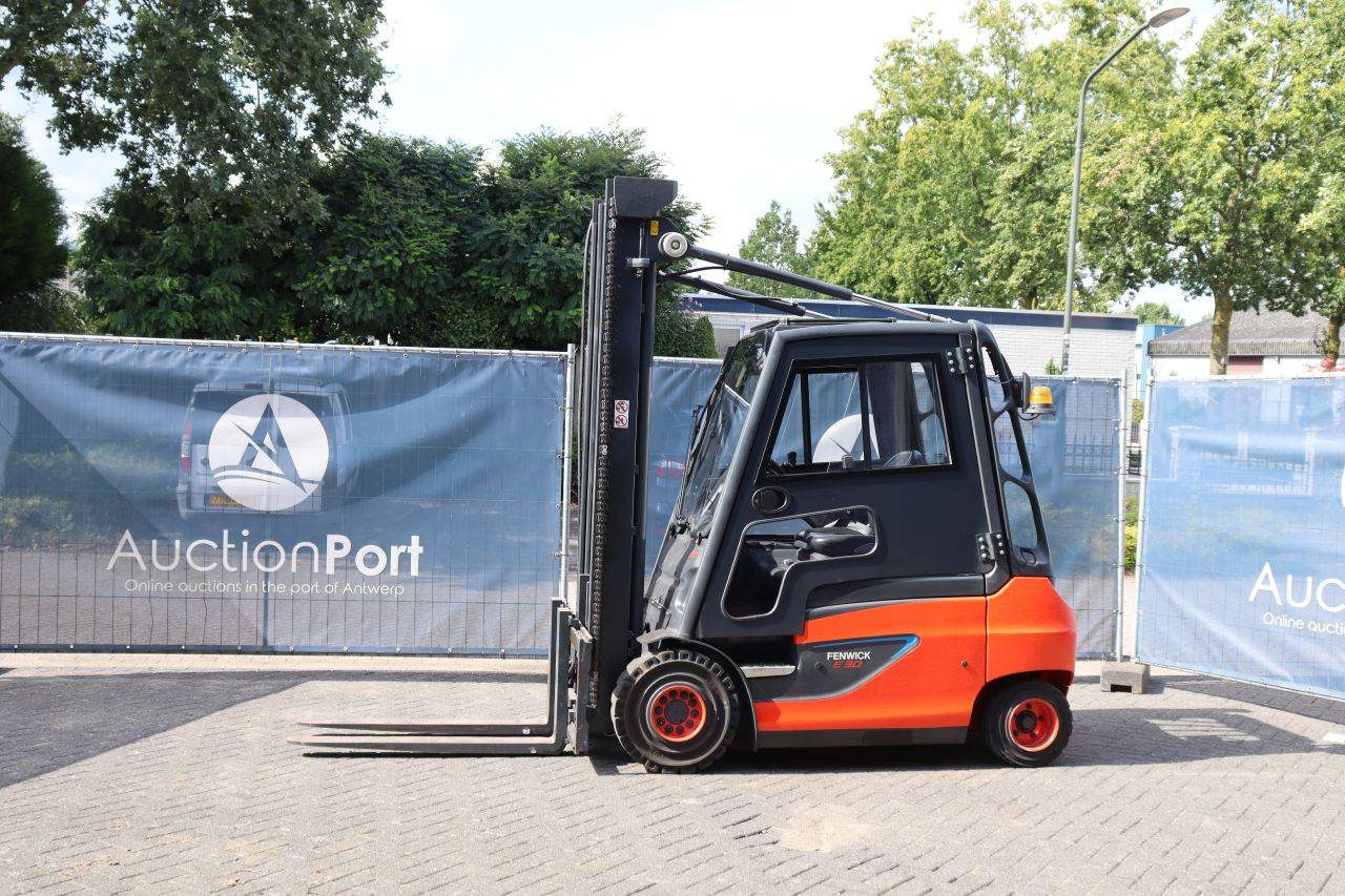 Carrello elevatore Fenwick-Linde E30-01 elettrico, portata 3000 kg, altezza 4,2 m, anno 2012.