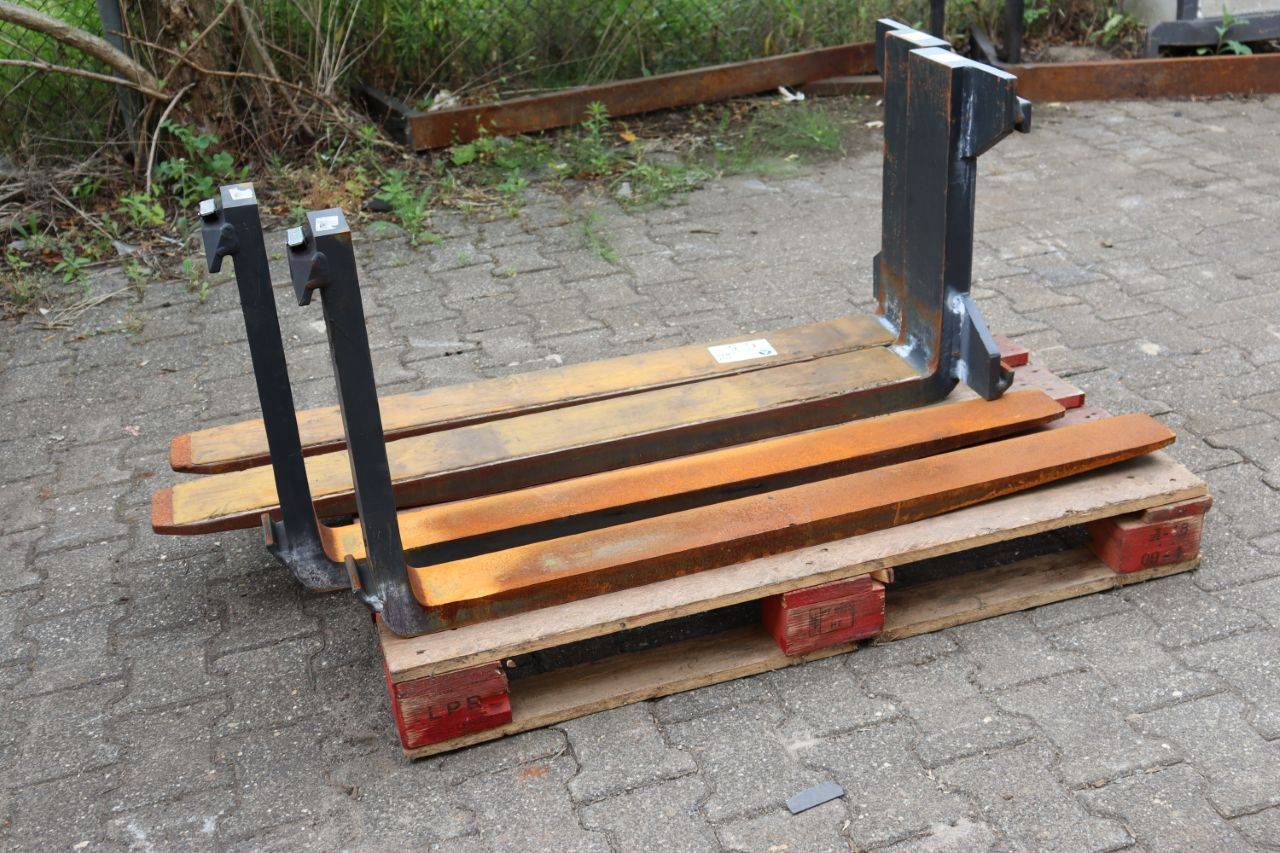 Batch of Vetter Pallet Forks 4 Pieces for Forklifts