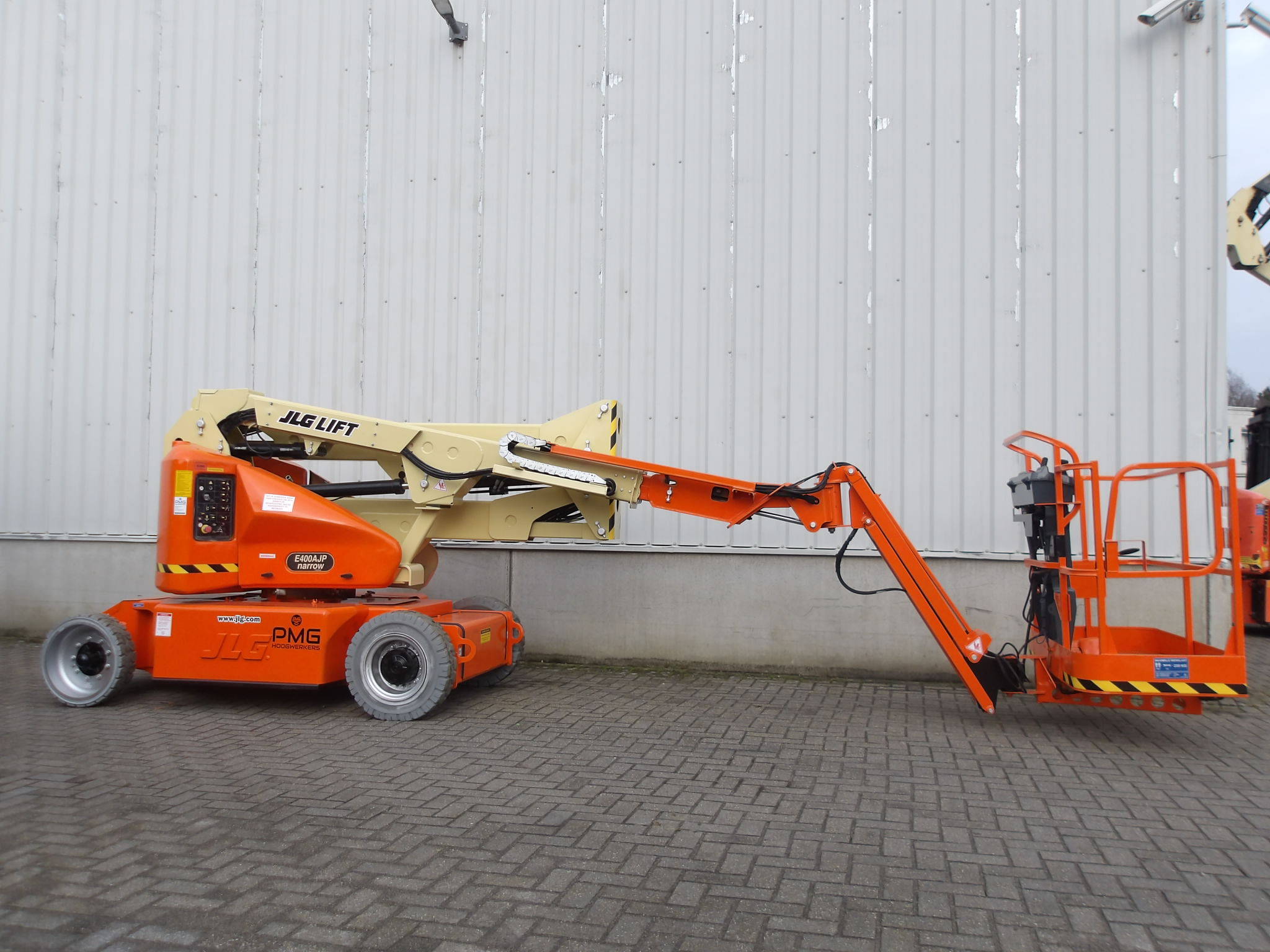 JLG E400AJPN 14.16m Electric Articulated Boom Lift 2011