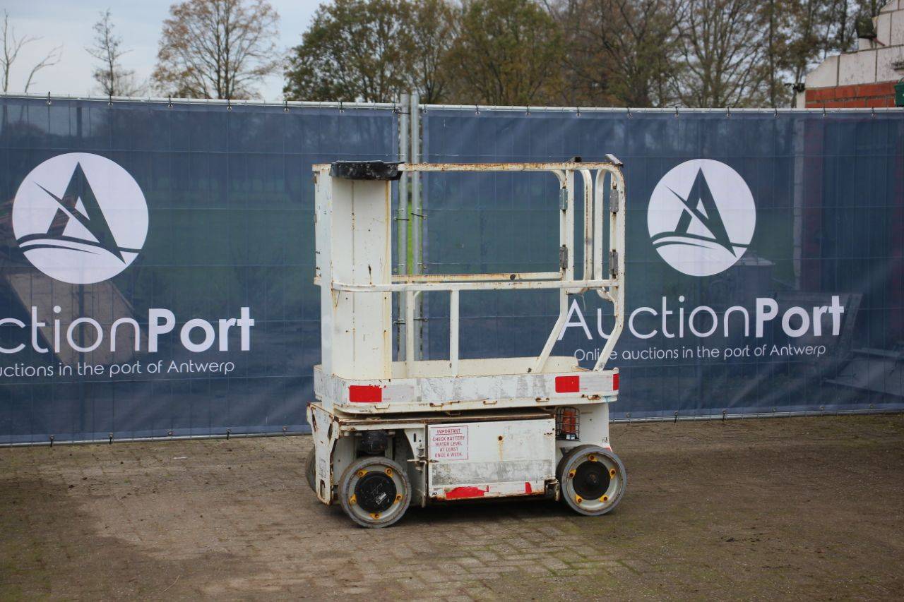JLG 1230ES Electric Mast Lift 5.66m 2014
