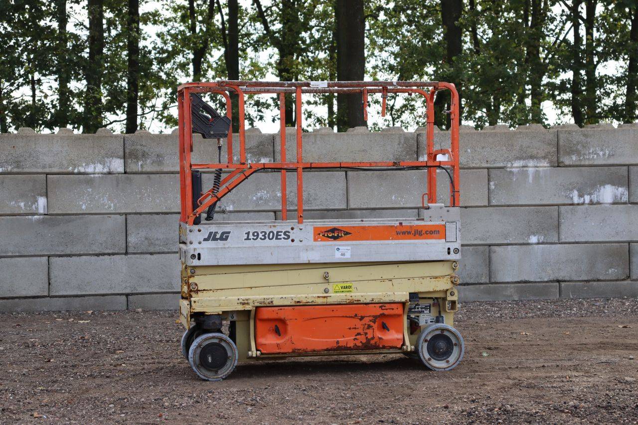 Piattaforma elevatrice a forbice JLG 1930ES elettrica, portata 230 kg, altezza di sollevamento 7,72 m, anno di produzione 2006.