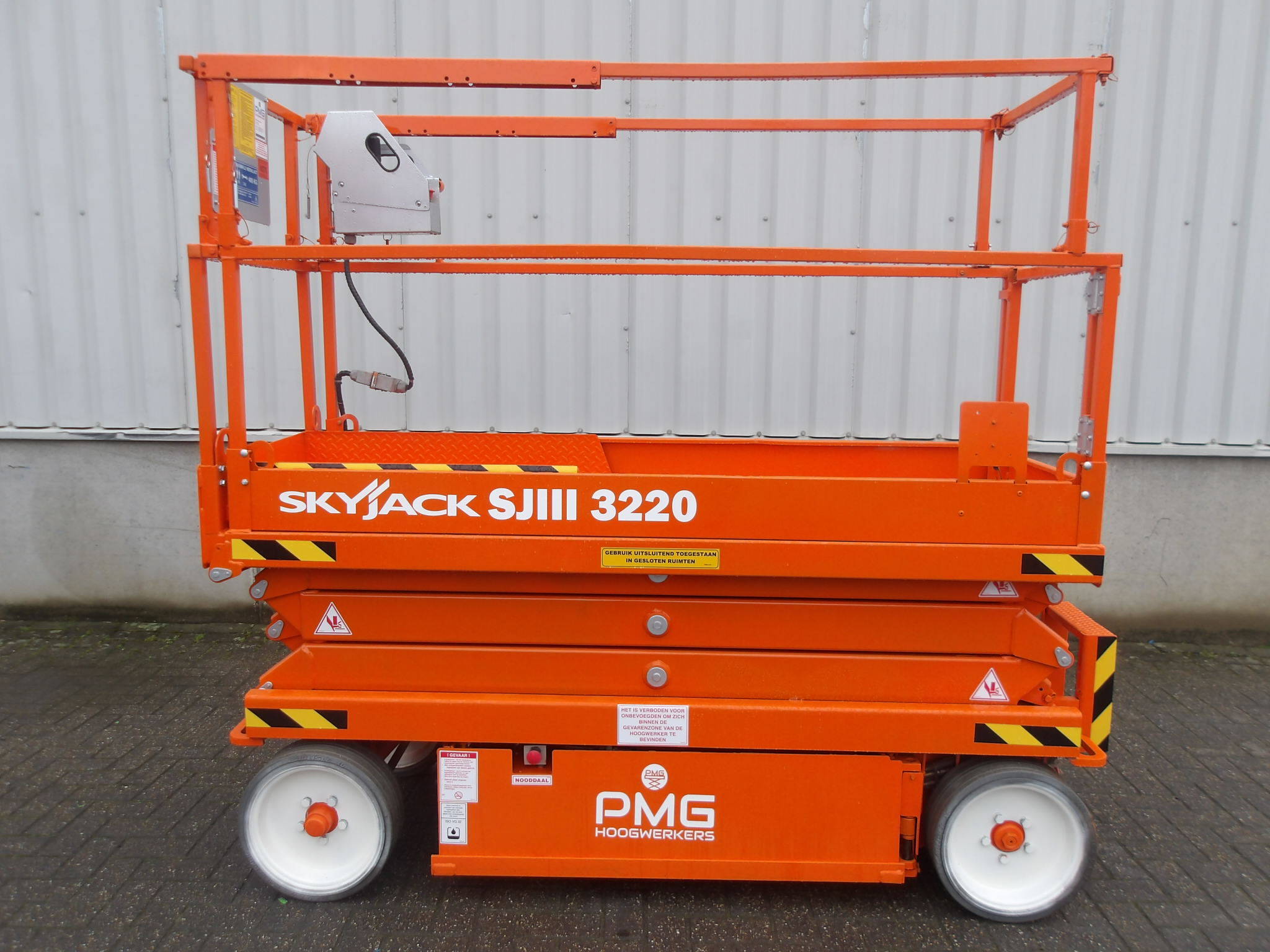 Scissor lift Skyjack SJ3220 8.09m Electric 2015