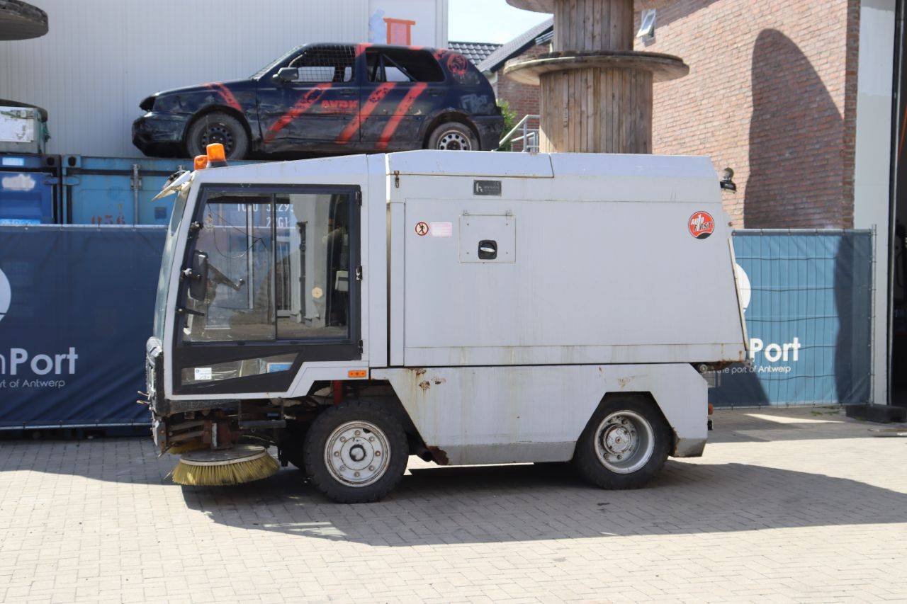 Sweeper HMF 446 Diesel 1998