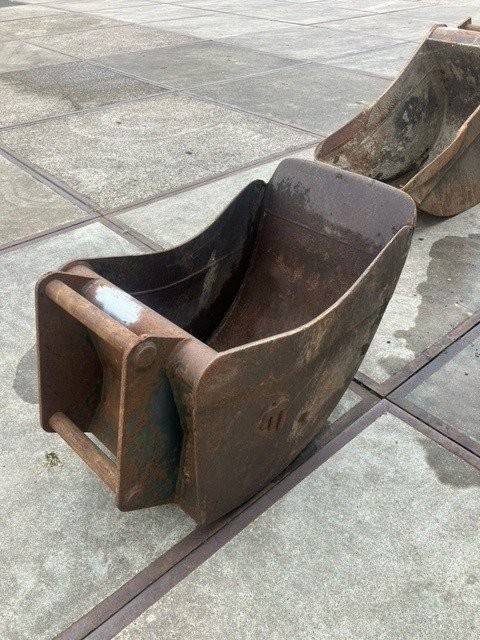 Deep-dip bucket