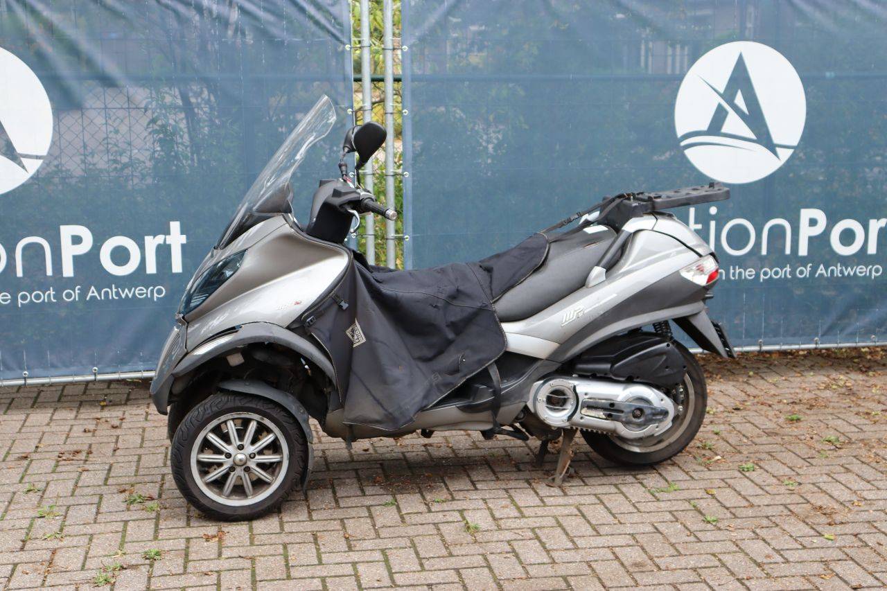 Scooter Piaggio MP3 Petrol (Margin)