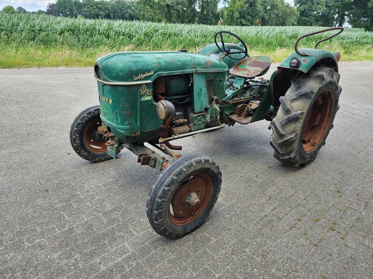 Tractor Deutz D30 Diesel (Margin)