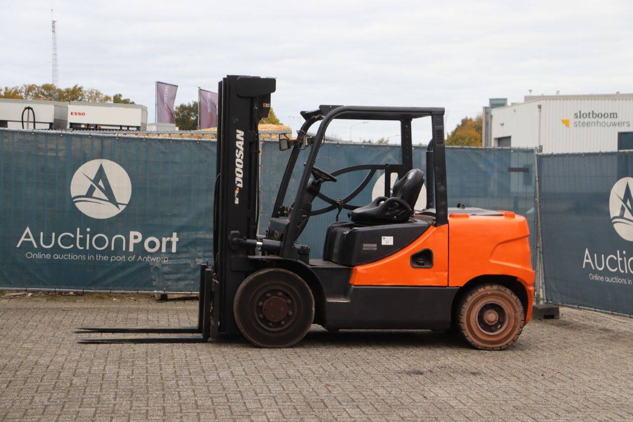 Forklift Doosan NVS000PC Diesel