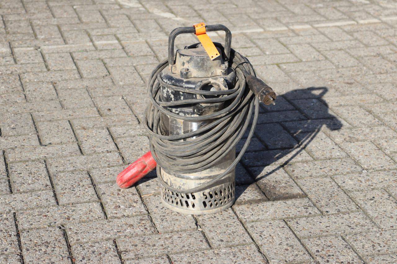 Bomba sumergible eléctrica Dreno