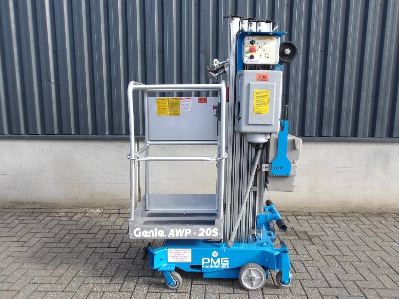 Mast lift Genie AWP-20S 8.12m 2014