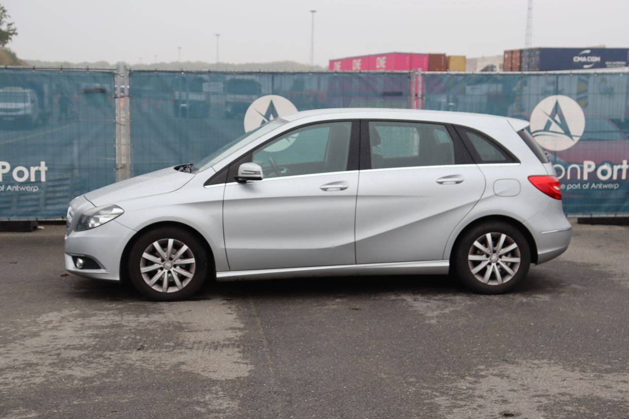 Passenger car Mercedes-Benz B 180 Petrol 122hp 2014 (Margin)