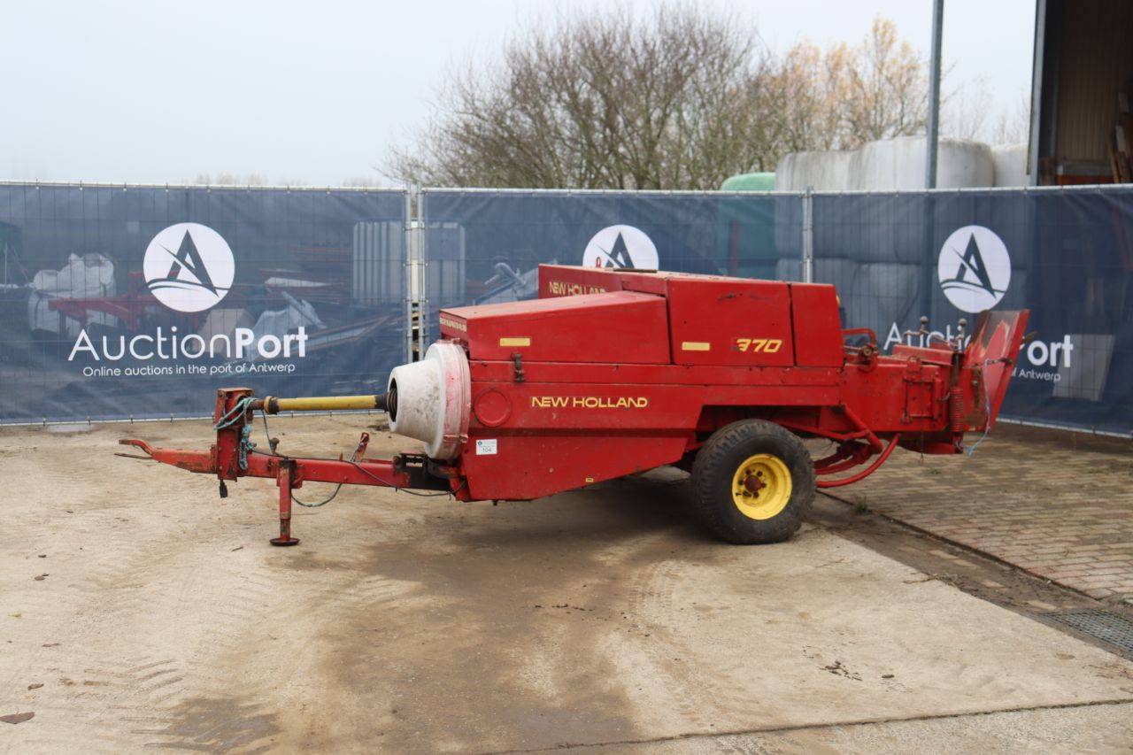 Baler New Holland 370 Hayliner (Margin)