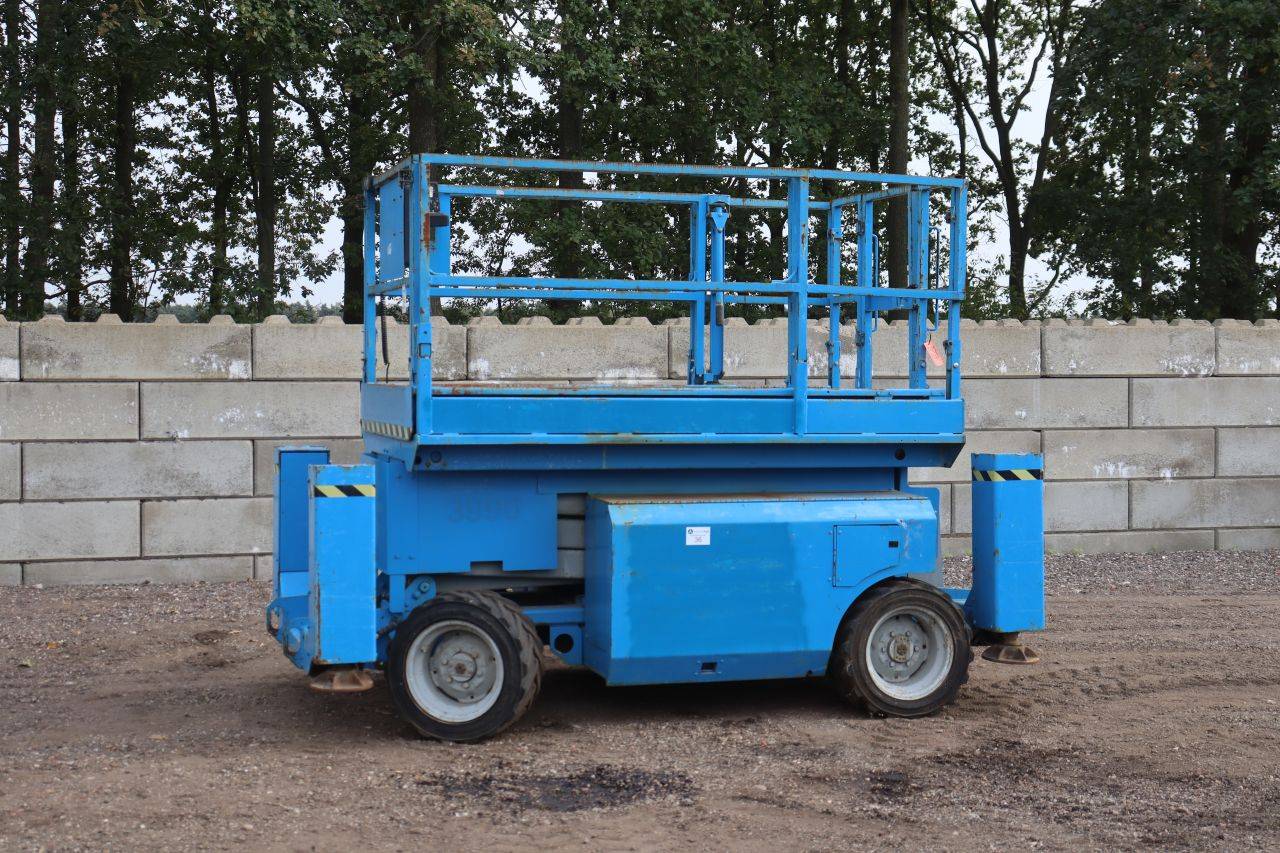 Piattaforma a forbice Genie GS-2663 Diesel 567 kg 9,92 m 2005