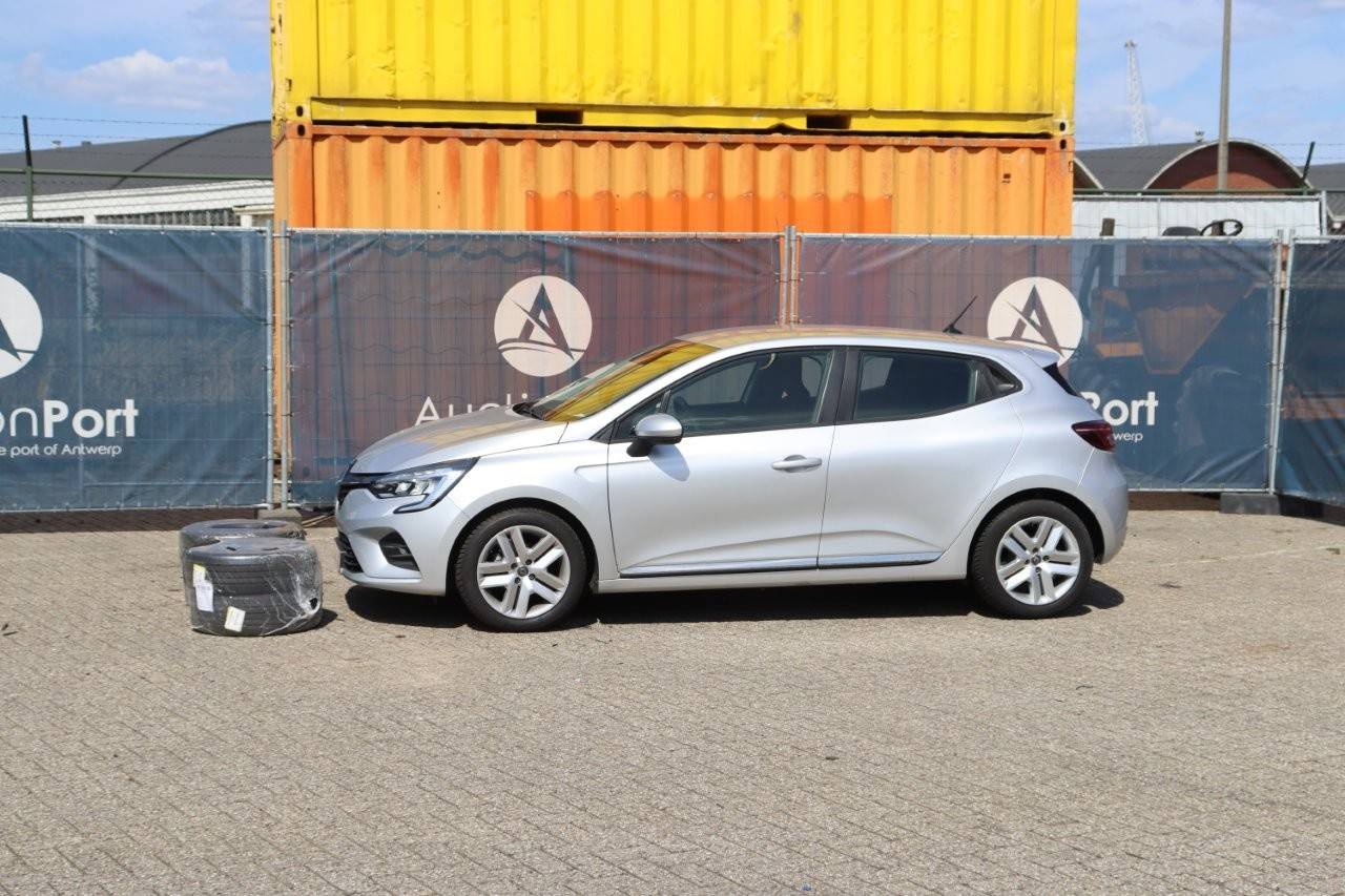 Renault Clio Benzine 2019 met set Banden Continental (Marge)