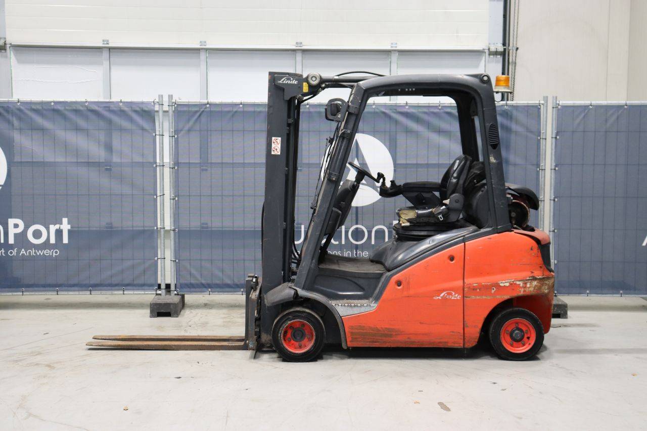 Empilhadeira Linde H20T-01 a GLP, 2000 kg, 6,8 m, 2014