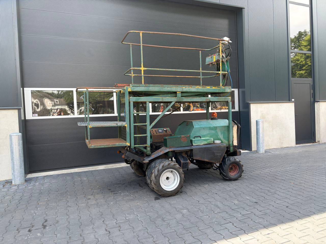Articulating boom lift Damcon H SP300 Diesel 1984