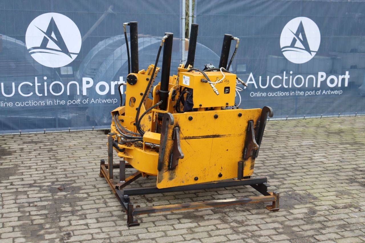 Hydraulic tree transplant excavator